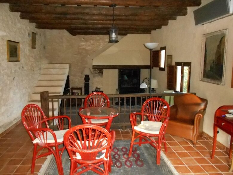 Comfortable Cottage In Renau Costa Dorada With Roofed Patio