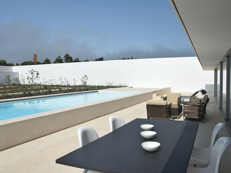 Modern Villa In �bidos Lisbon With Garden And Pool