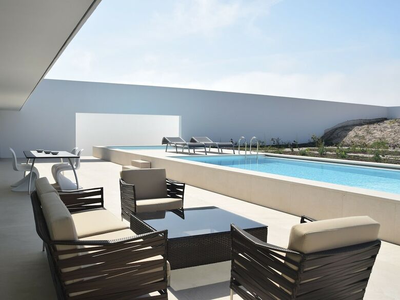 Modern Villa In �bidos Lisbon With Garden And Pool