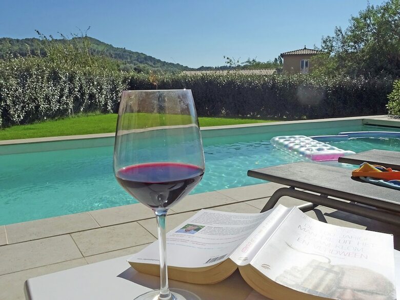 Luxury Villa With Heated Private Swimming Pool In Grounds Walking Distance From Malauc�ne
