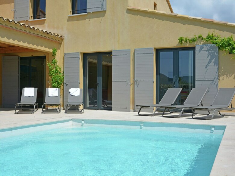 Luxury Villa With Heated Private Swimming Pool In Grounds Walking Distance From Malauc�ne