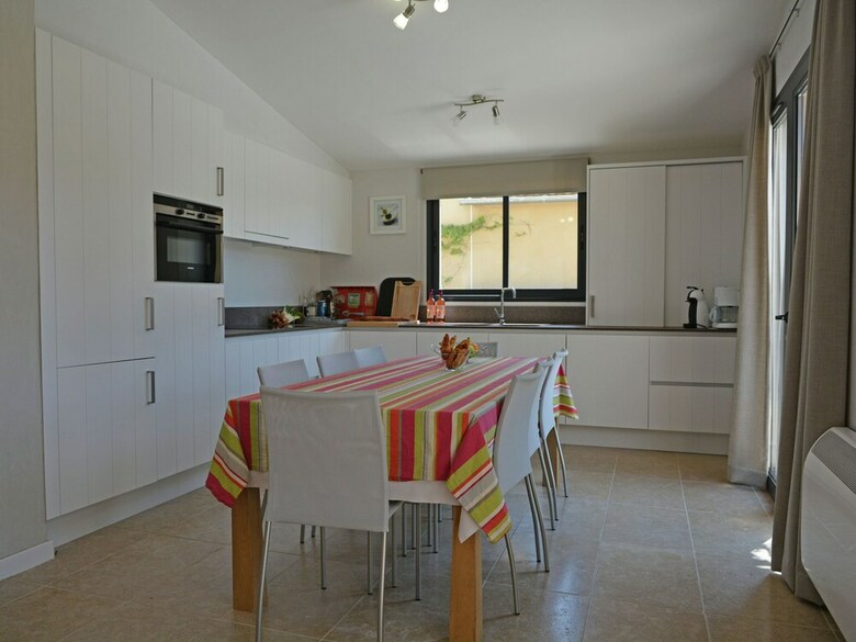 Luxury Villa With Heated Private Swimming Pool In Grounds Walking Distance From Malauc�ne