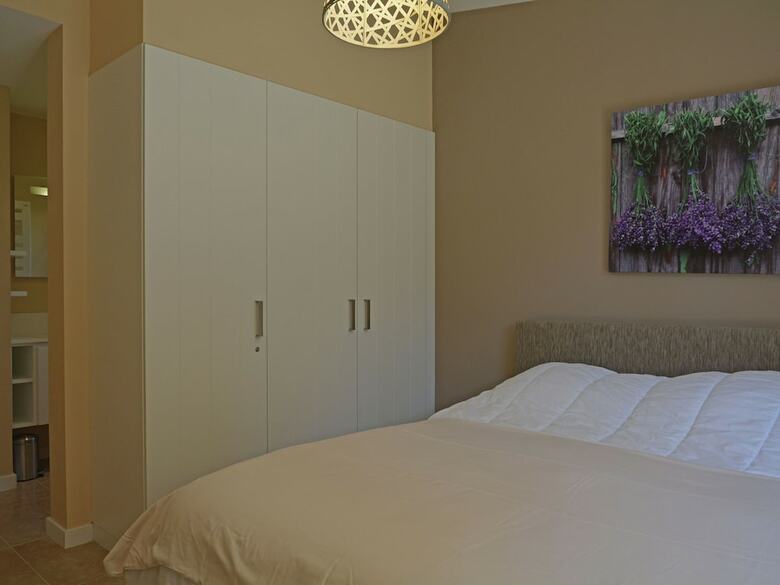 Luxury Villa With Heated Private Swimming Pool In Grounds Walking Distance From Malauc�ne