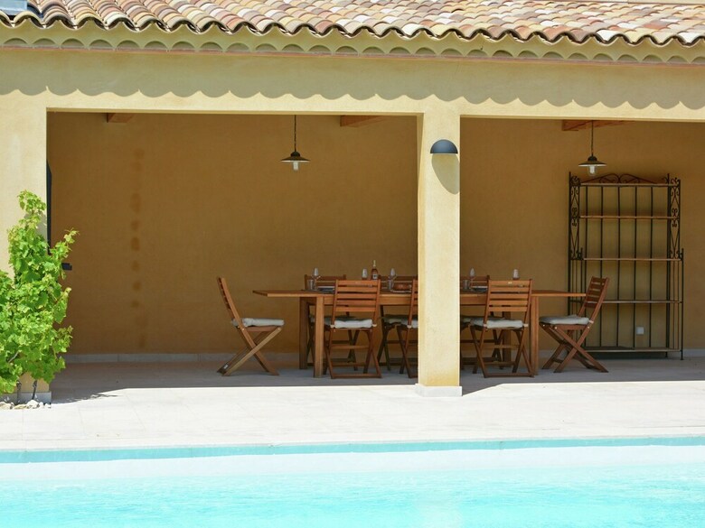 Luxury Villa With Heated Private Swimming Pool In Grounds Walking Distance From Malauc�ne