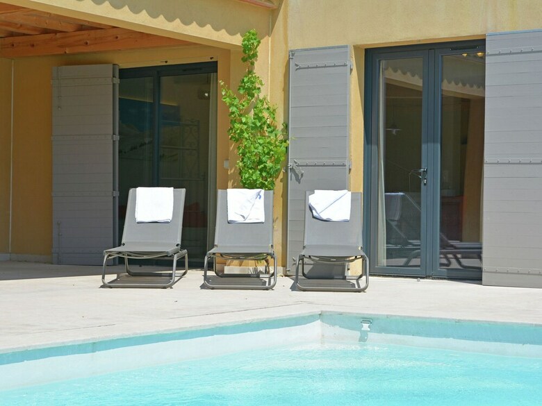Luxury Villa With Heated Private Swimming Pool In Grounds Walking Distance From Malauc�ne