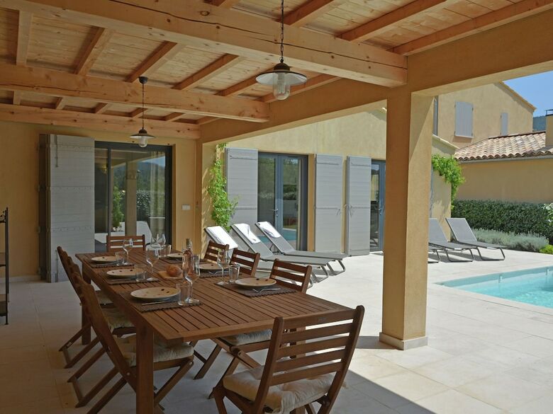 Luxury Villa With Heated Private Swimming Pool In Grounds Walking Distance From Malauc�ne