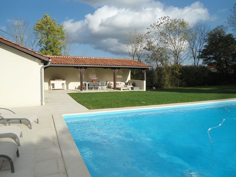 Luxurious Holiday Home In Buzon With Private Pool