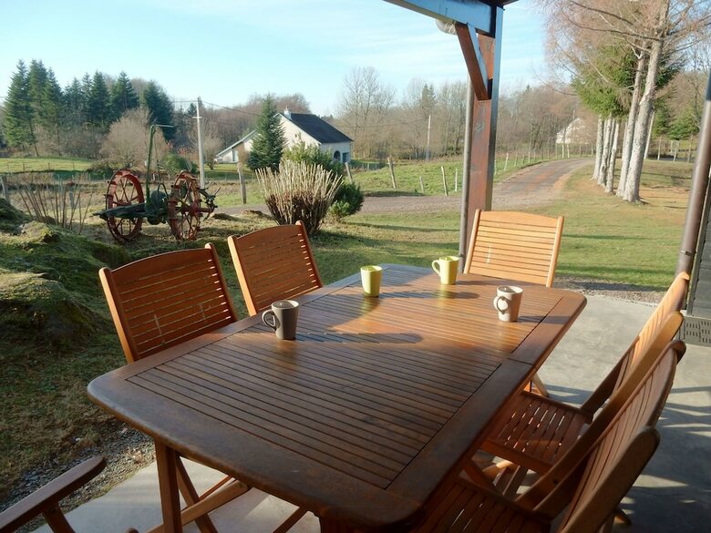 Vintage Holiday Home In Servance With Barbecue