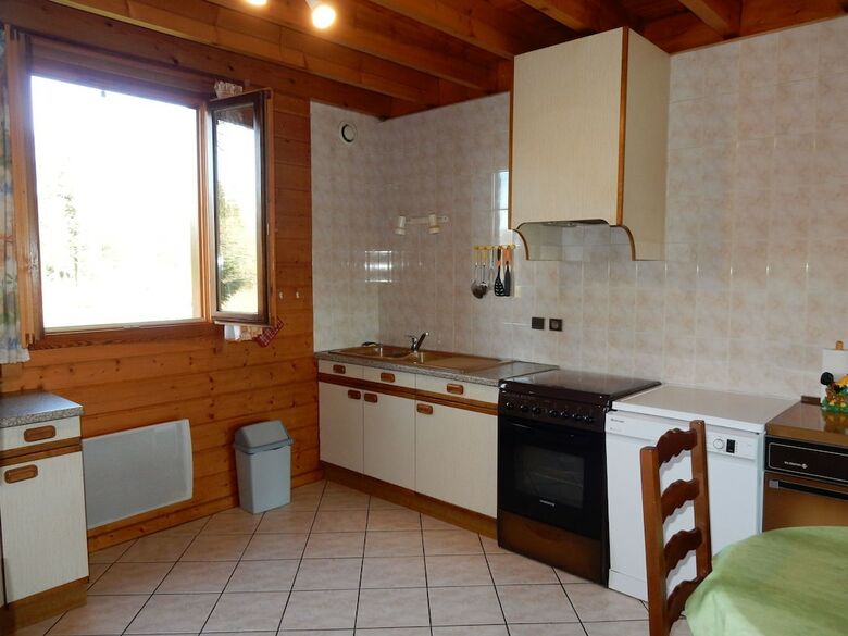 Vintage Holiday Home In Servance With Barbecue