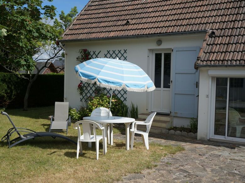 Cozy Holiday Home In Saint-germain-sur-ay With Garden
