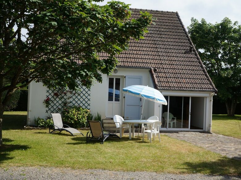 Cozy Holiday Home In Saint-germain-sur-ay With Garden