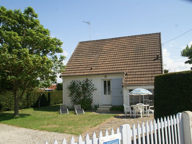 Cozy Holiday Home In Saint-germain-sur-ay With Garden