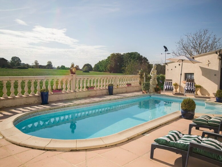 Cozy Holiday Home In Montayral With Swimming Pool