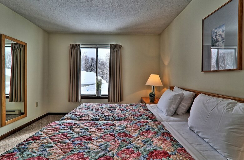 "roomy" Mountain Green 3br Condo W/ Amenities 3b14