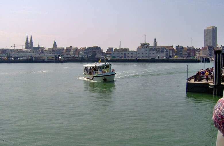 Luxurious Apartment In Bredene With Swimming Pool