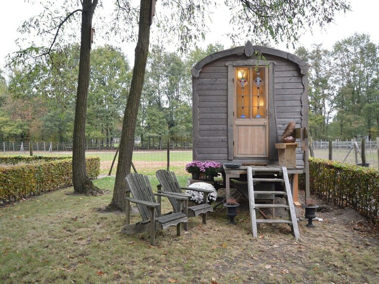 Charming Cottage With Jacuzzi In Zeeland