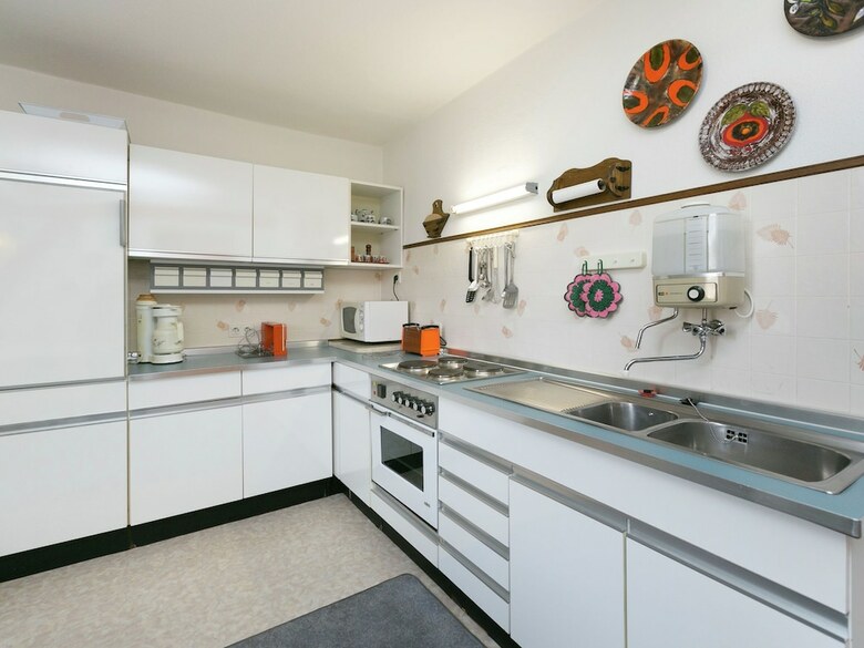 Cozy Apartment In Trittenheim With Balcony