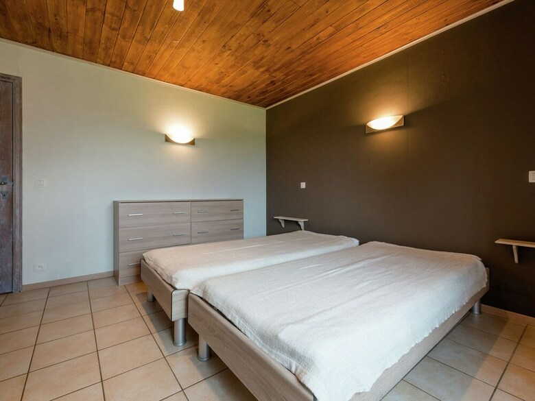 Nice Villa, Renovated 2015, Large Garden, Quiet Location, 10km From Houffalize