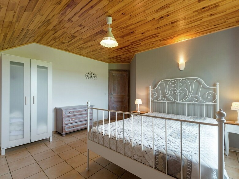 Nice Villa, Renovated 2015, Large Garden, Quiet Location, 10km From Houffalize