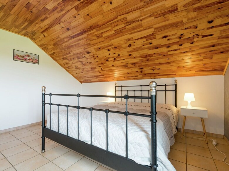 Nice Villa, Renovated 2015, Large Garden, Quiet Location, 10km From Houffalize