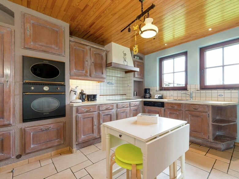 Nice Villa, Renovated 2015, Large Garden, Quiet Location, 10km From Houffalize