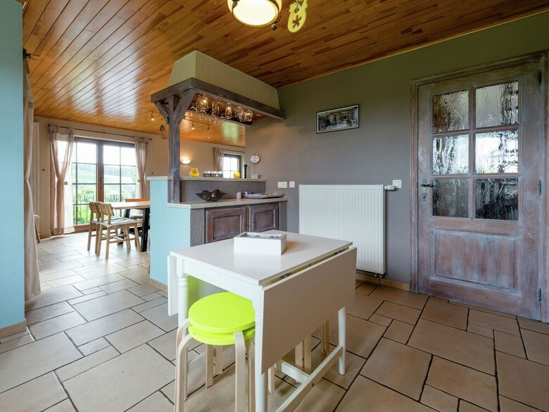 Nice Villa, Renovated 2015, Large Garden, Quiet Location, 10km From Houffalize