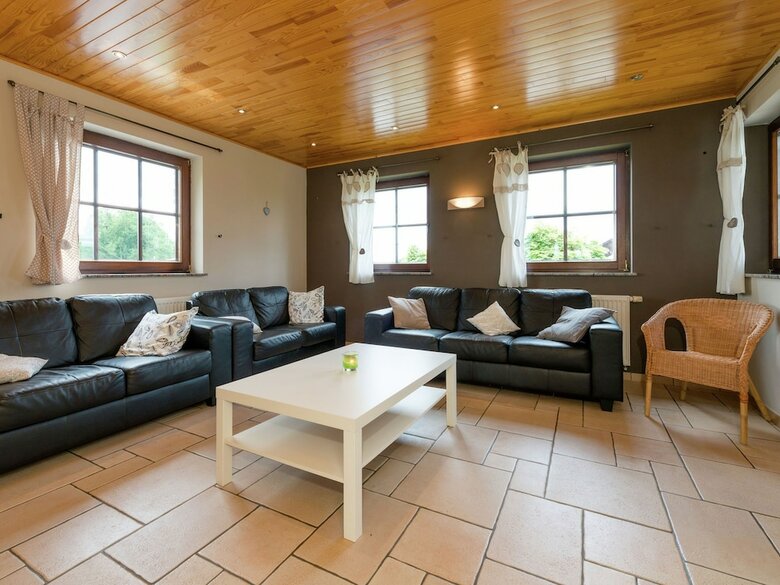Nice Villa, Renovated 2015, Large Garden, Quiet Location, 10km From Houffalize