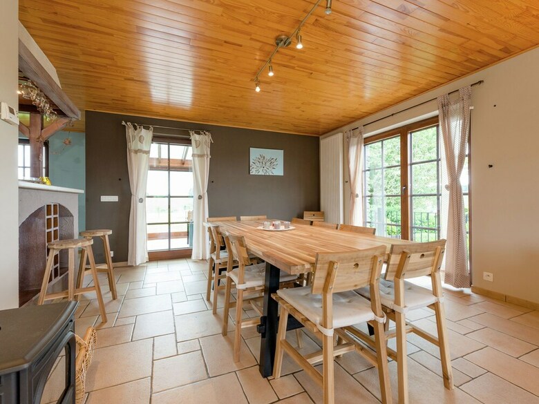 Nice Villa, Renovated 2015, Large Garden, Quiet Location, 10km From Houffalize