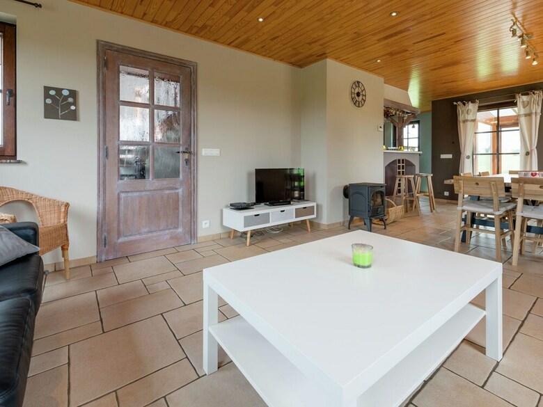 Nice Villa, Renovated 2015, Large Garden, Quiet Location, 10km From Houffalize