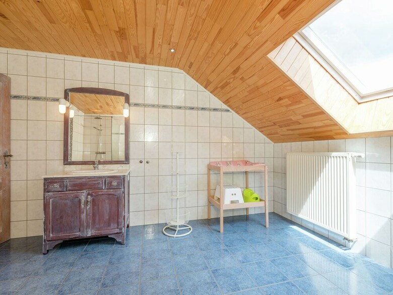 Nice Villa, Renovated 2015, Large Garden, Quiet Location, 10km From Houffalize