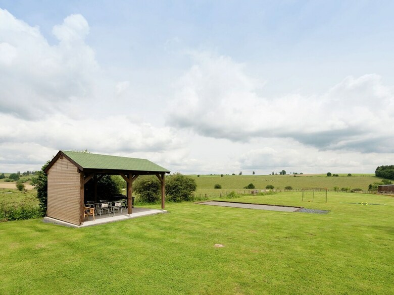 Nice Villa, Renovated 2015, Large Garden, Quiet Location, 10km From Houffalize
