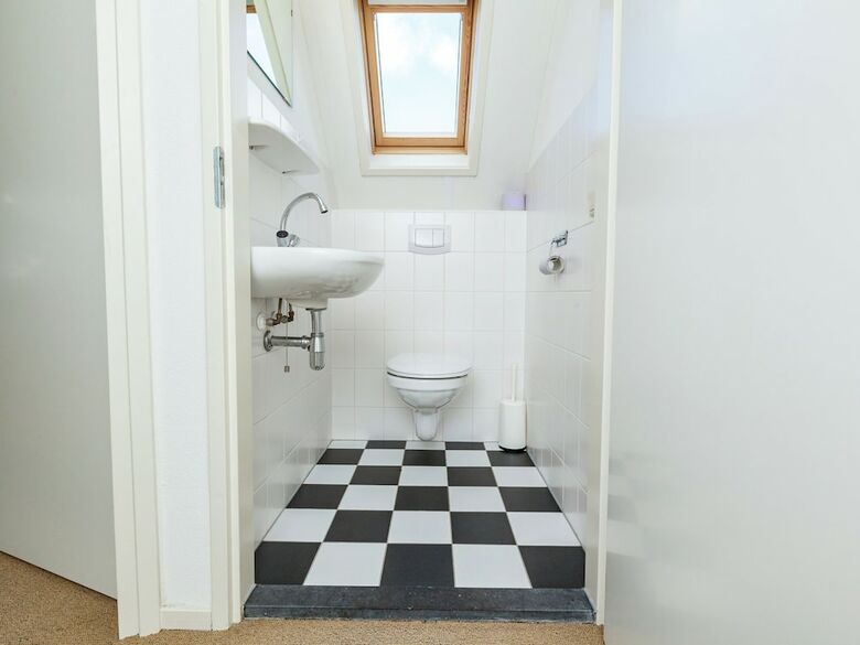 Complete Holiday Home With Shared Facilities, Amidst Lovely Frisian Surroundings