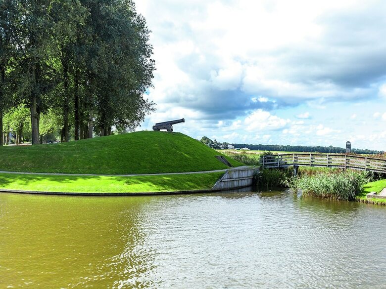 Complete Holiday Home With Shared Facilities, Amidst Lovely Frisian Surroundings