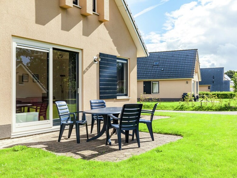 Complete Holiday Home With Shared Facilities, Amidst Lovely Frisian Surroundings