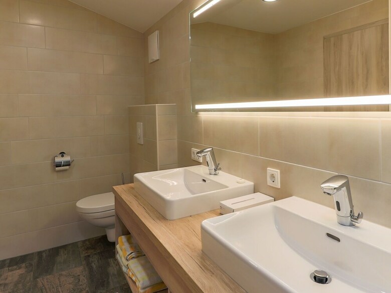 Stylish Apartment With Sauna, Ski Storage, Balcony, Pool