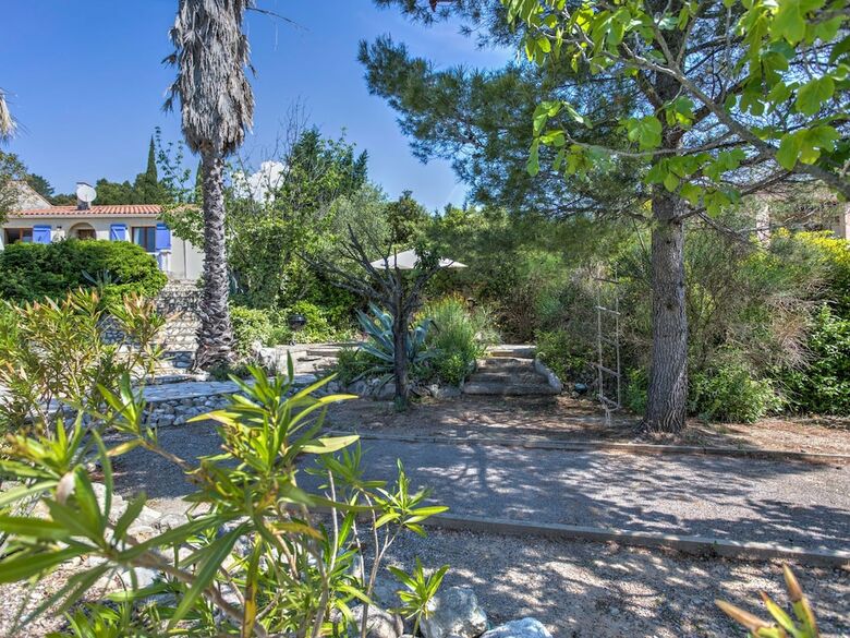 Alluring Villa In Beaufort With Swimming Pool
