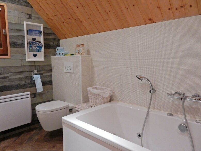 Cozy Holiday Home Near Lake In Beaulieu