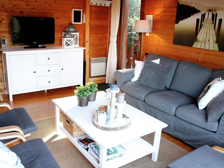 Cozy Holiday Home Near Lake In Beaulieu