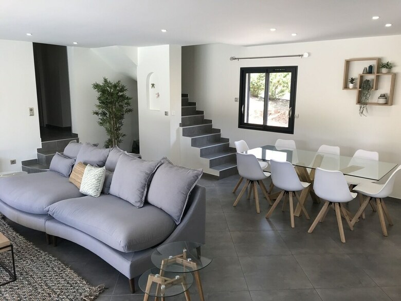 Seaside Villa In La Cadi�re-d'azur With Pool