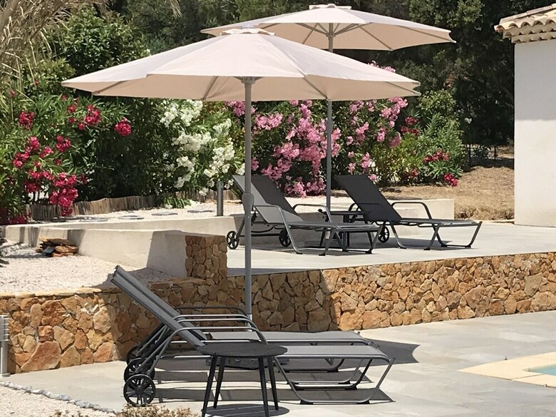 Seaside Villa In La Cadi�re-d'azur With Pool