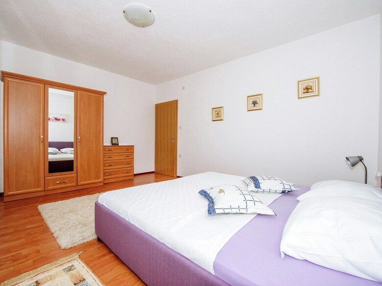 Villa Spacious Holiday Home With Private Infinity Pool, Superb Garden, Terrace, Bbq,