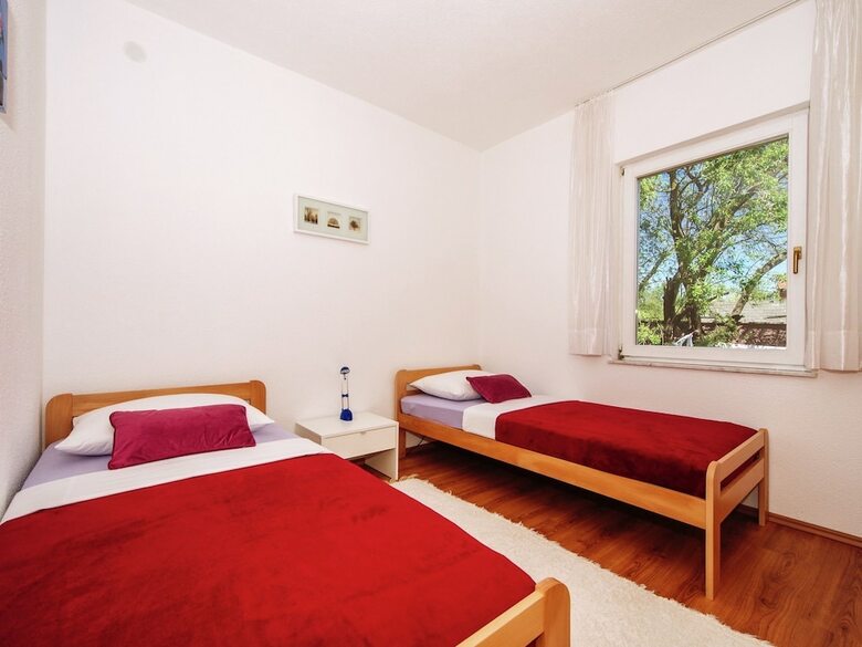 Villa Spacious Holiday Home With Private Infinity Pool, Superb Garden, Terrace, Bbq,