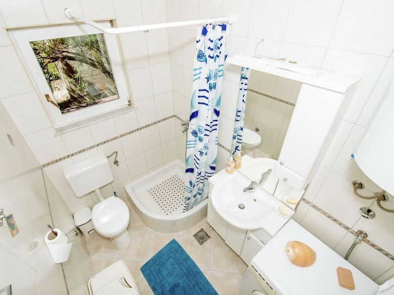 Villa Spacious Holiday Home With Private Infinity Pool, Superb Garden, Terrace, Bbq,