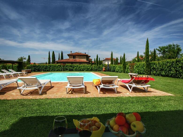 Spacious Cottage In Lucignano With Garden
