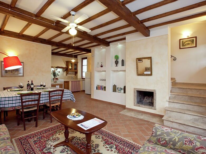 Spacious Cottage In Lucignano With Garden