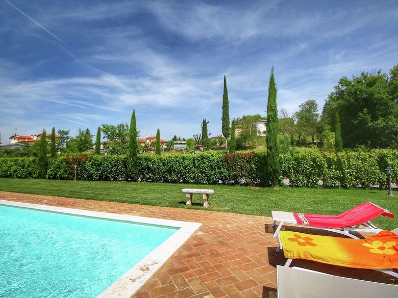 Spacious Cottage In Lucignano With Garden