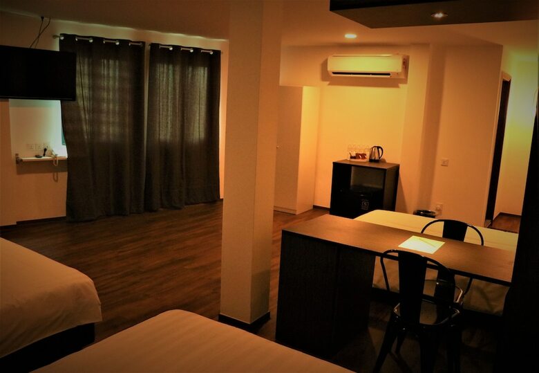 Hotel Longhouse