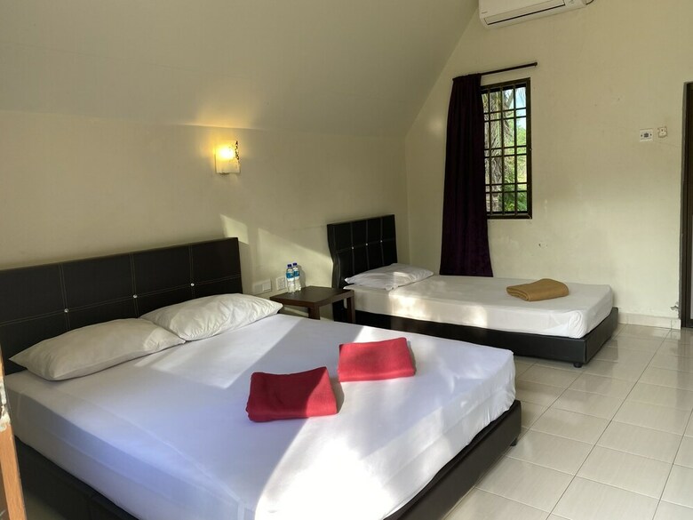 Hotel Oyo 89896 Sedili Inn Resort