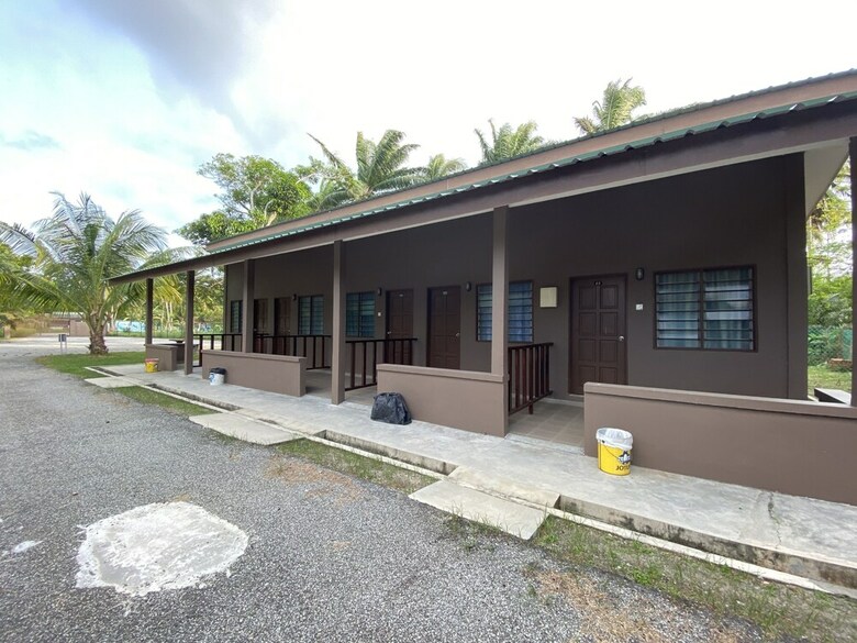 Hotel Oyo 89896 Sedili Inn Resort