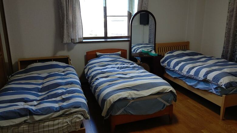 Hostal Awaji Tourist Trophy House - Hostel